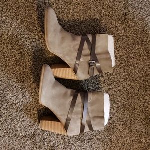 Carlos Santana Women's Miles Ankle Boots Doe